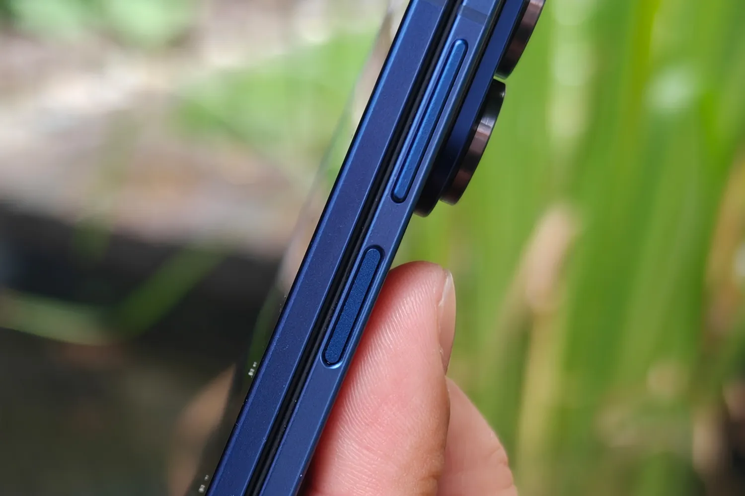 Samsung Galaxy Z Fold 7 review fingerprint sensor