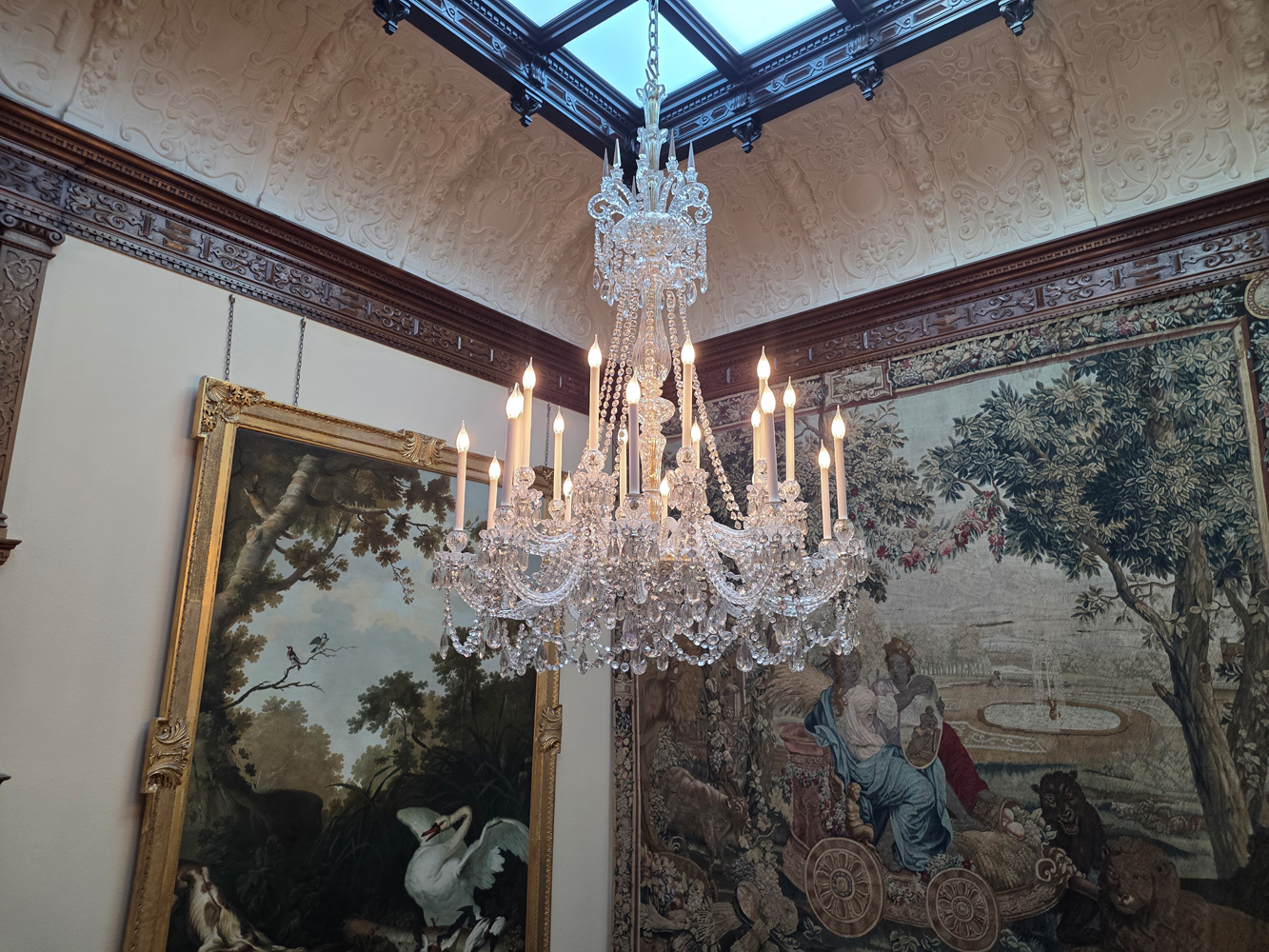 Samsung Galaxy Z Fold7 camera samples low light chandelier