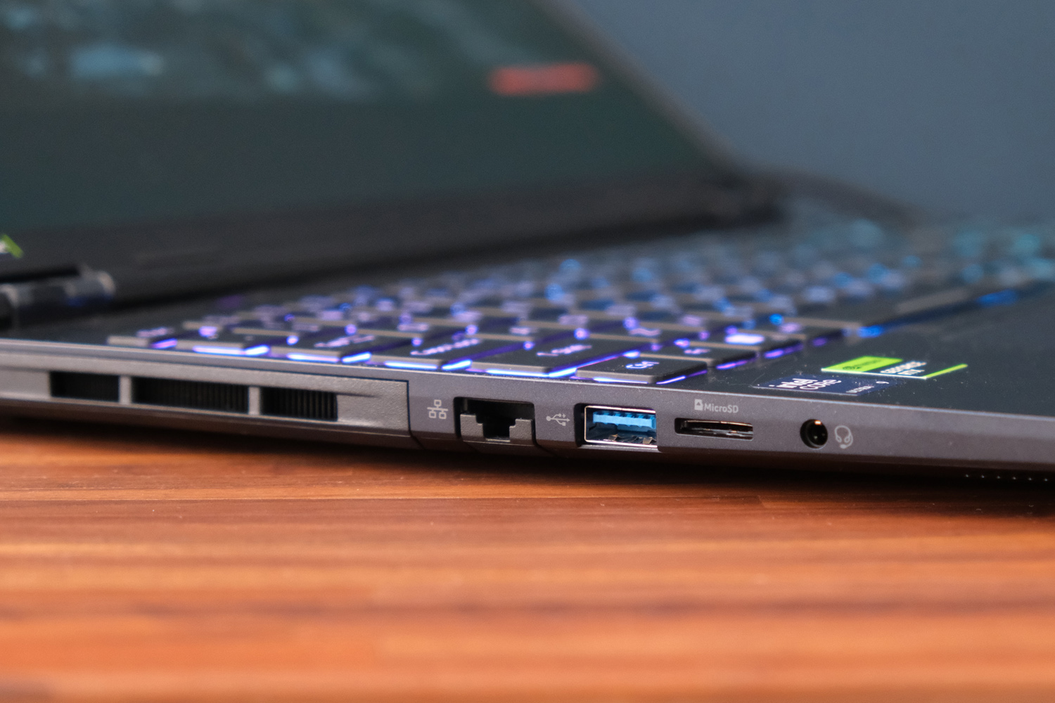 Acer Predator Helios Neo 16S AI review ports left
