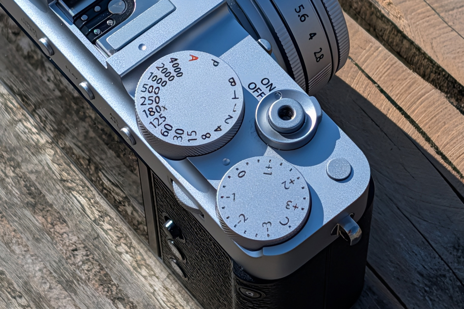 Fujifilm X-E5 review dials