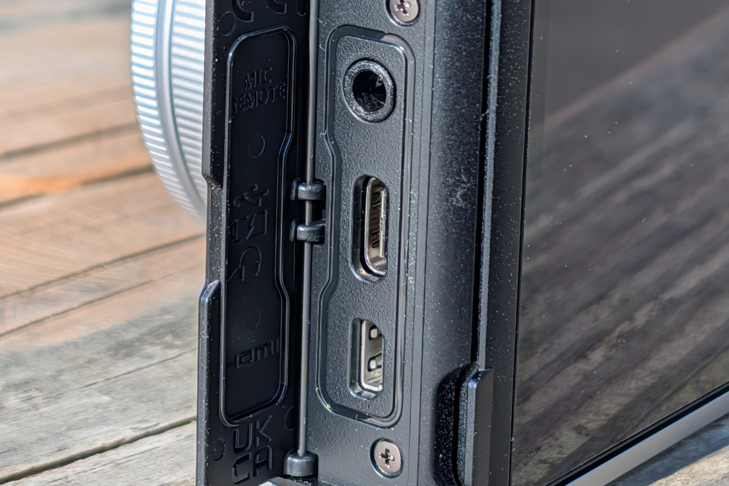 Fujifilm X-E5 review ports
