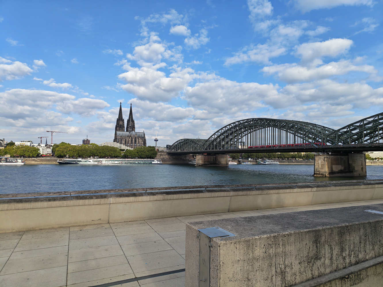 Honor Magic V5 camera samples cologne