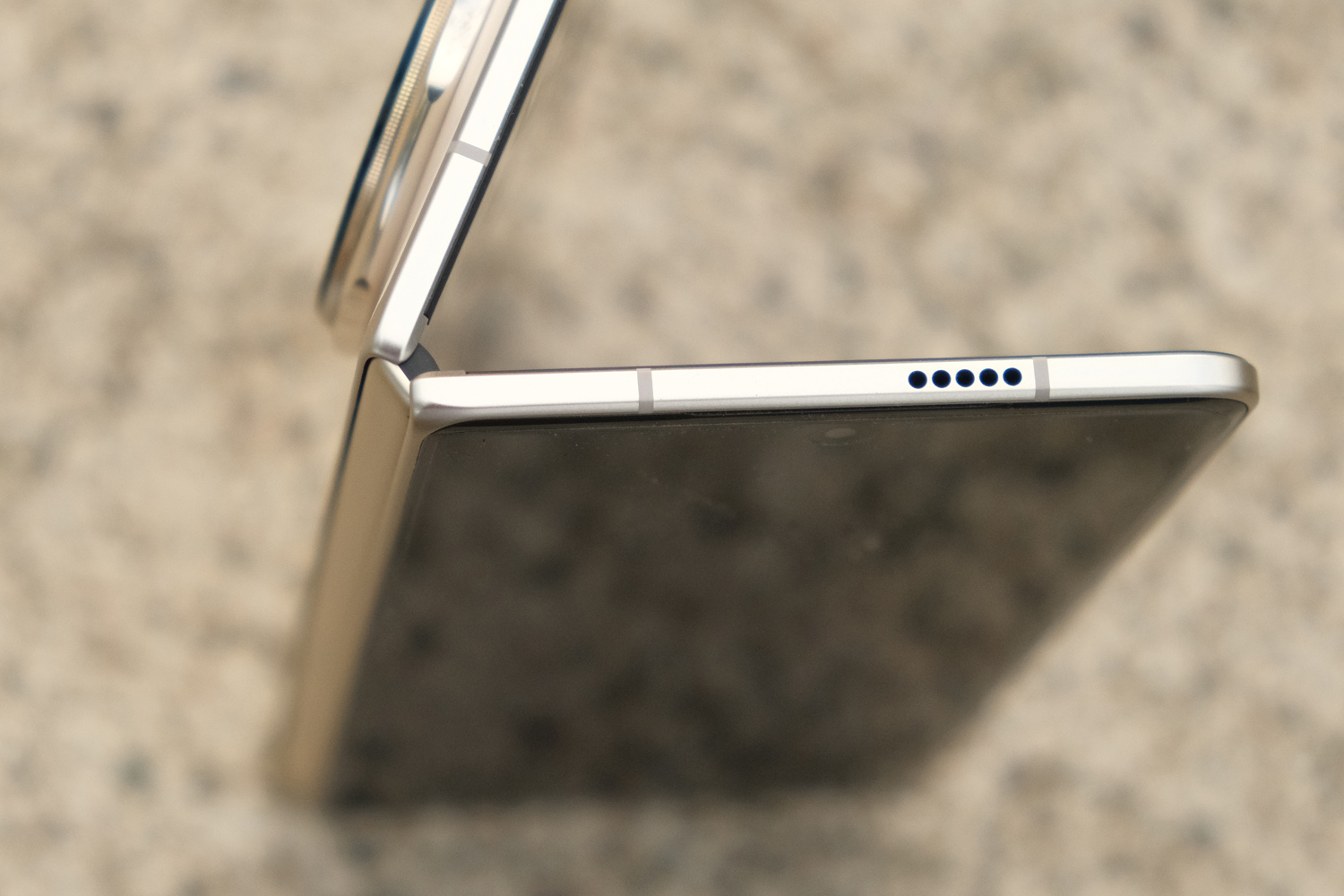 Honor Magic V5 review hinge detail