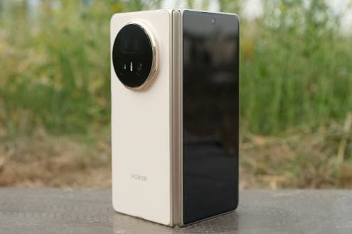 The Honor Magic V5 is the ultra-skinny foldable phone I’d pick for photography