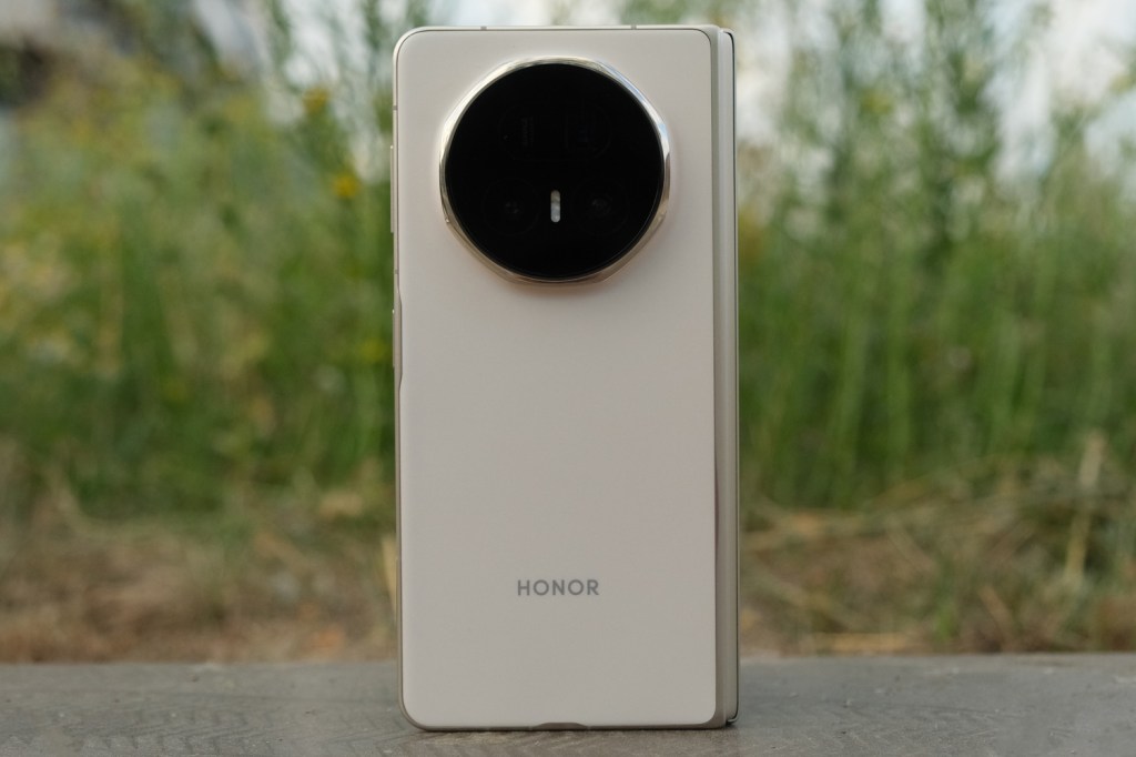 Honor Magic V5 review rear