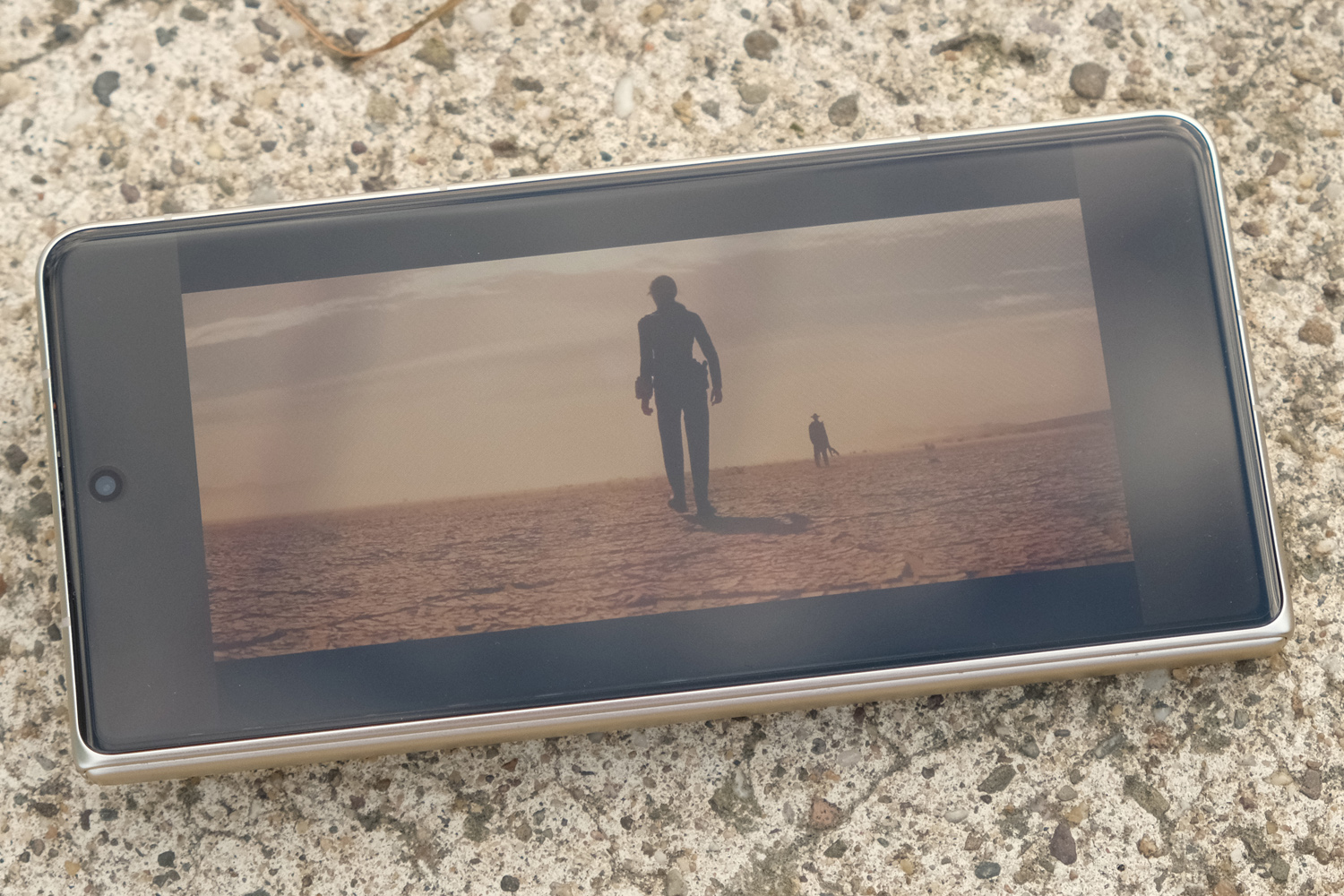 Honor Magic V5 review screen outer