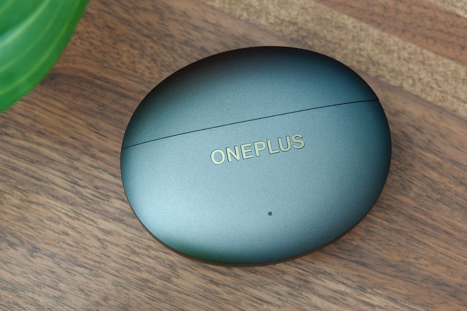 OnePlus Buds 4 review case