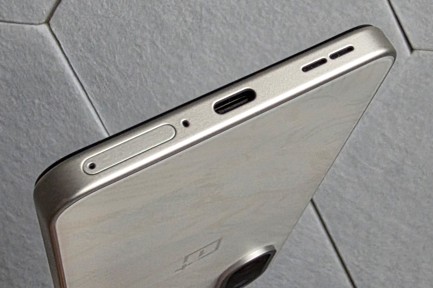 OnePlus Nord CE5 review USB port