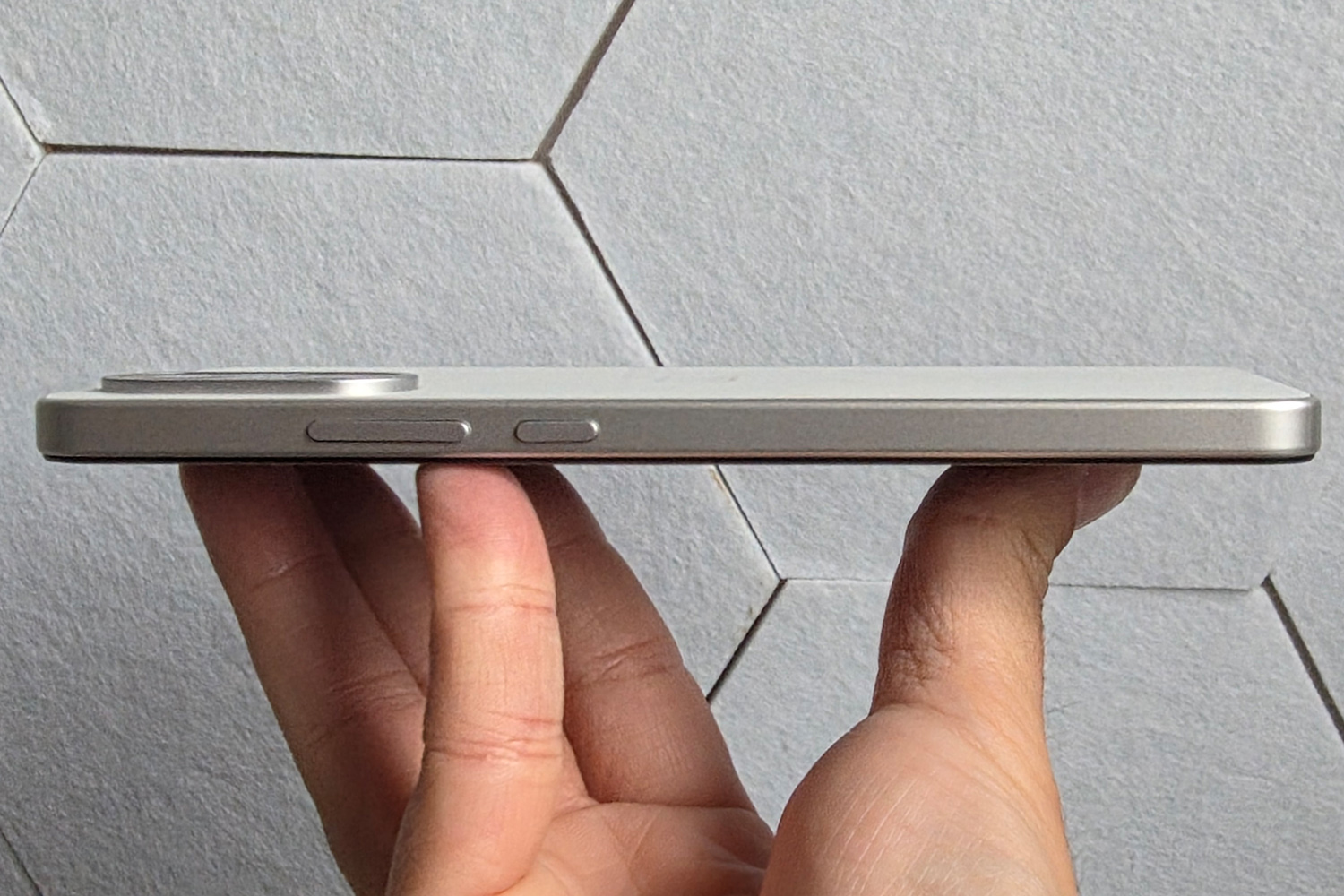 OnePlus Nord CE5 review side profile
