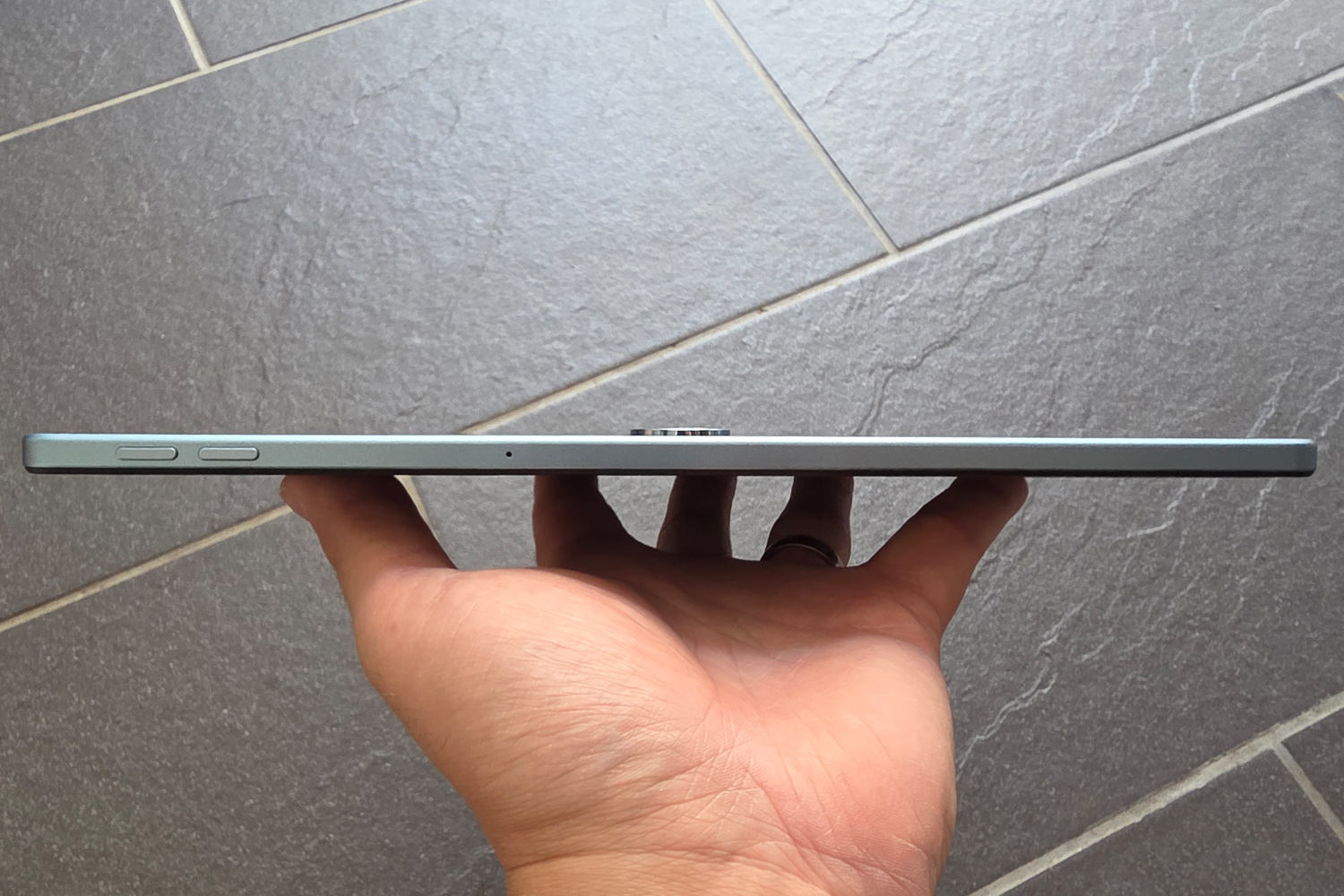 OnePlus Pad Lite review side profile