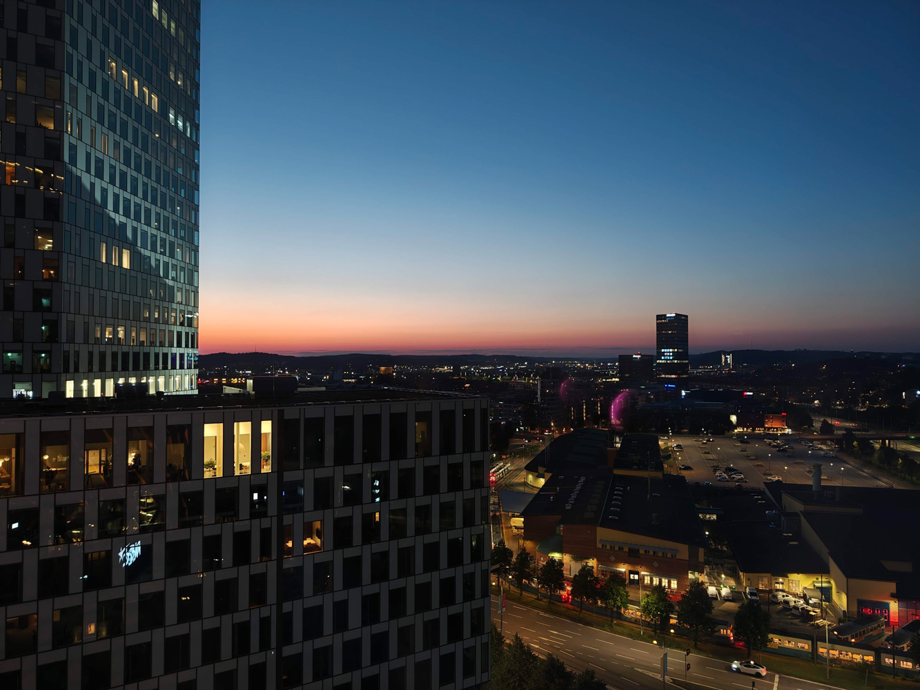 Oppo Find X8 ultra low light photos hotel view