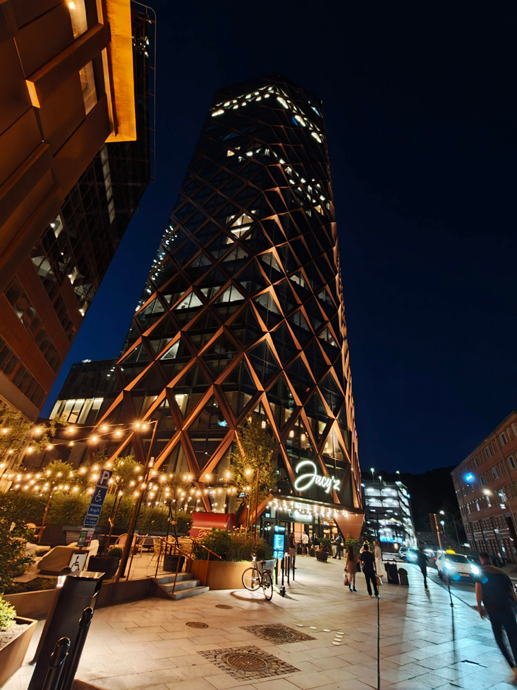 Oppo Find X8 ultra low light photos hotel