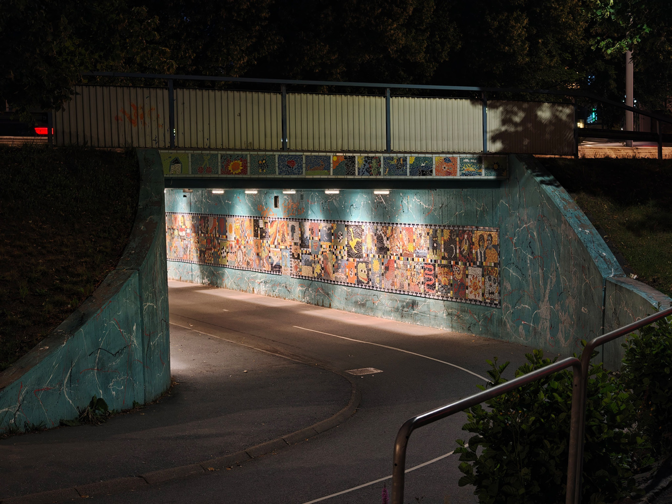 Oppo Find X8 ultra low light underpass