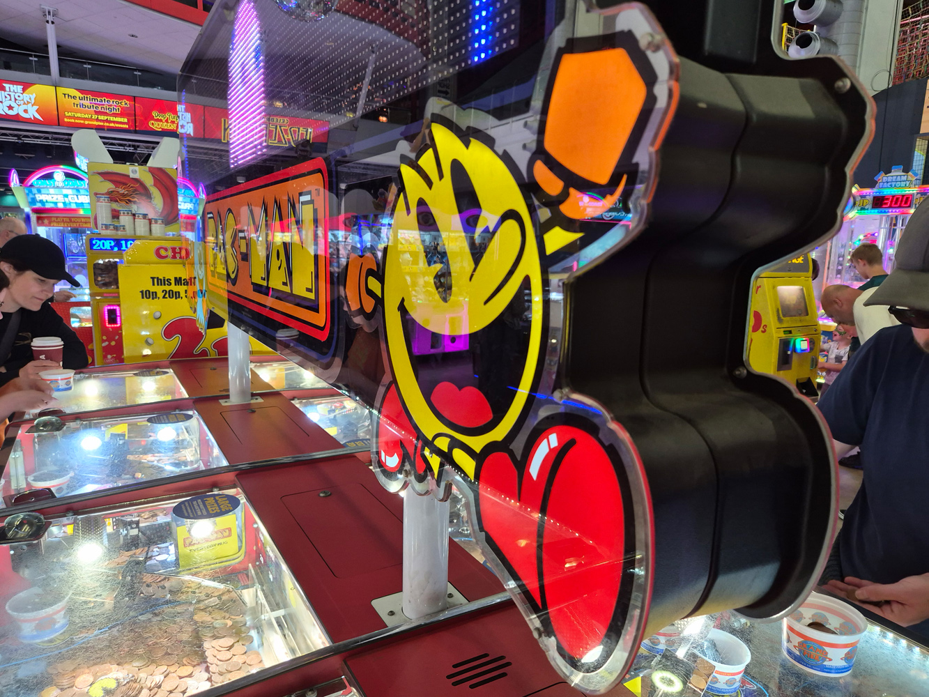 Samsung Galaxy Z Flip 7 FE camera samples pac-man