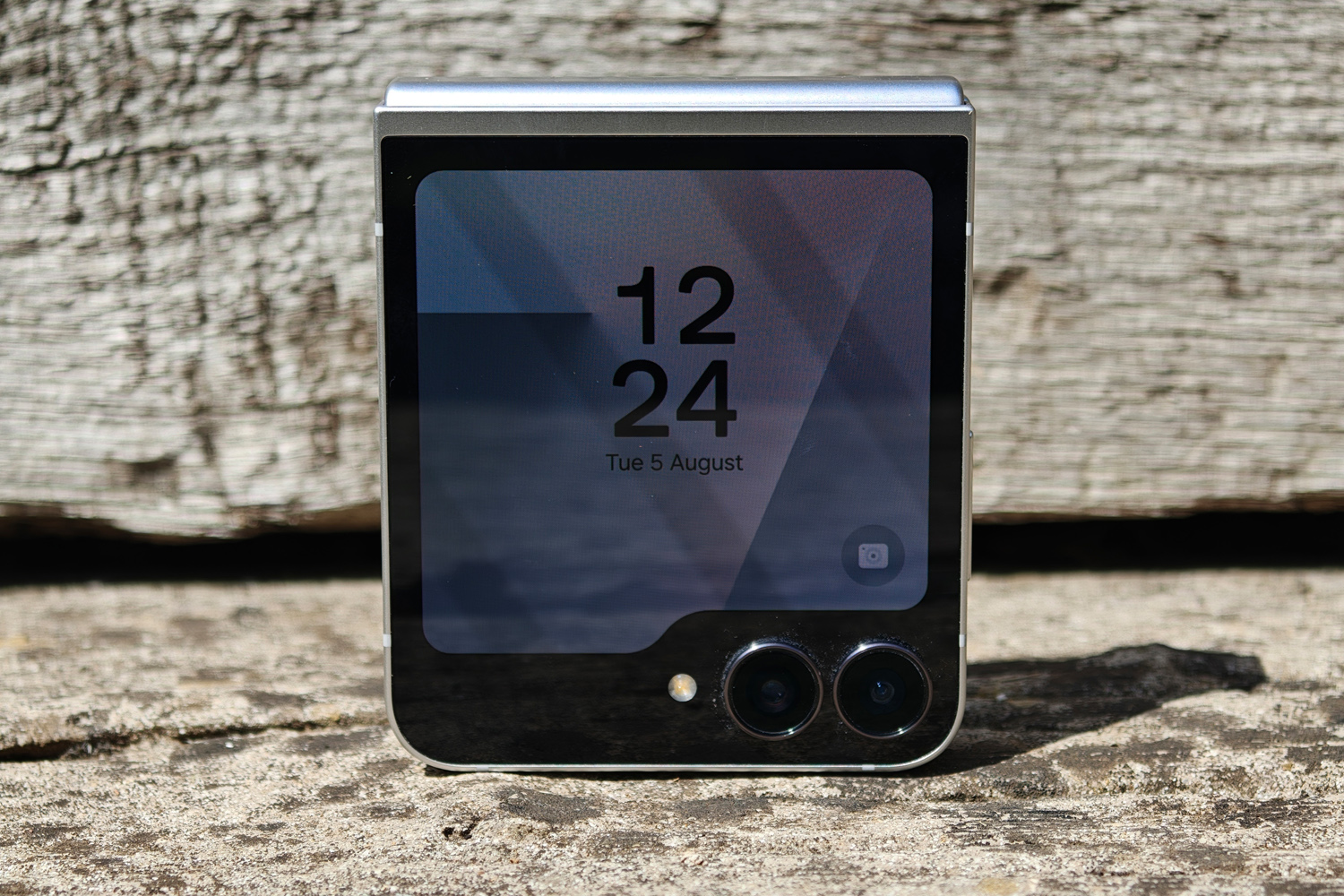 Samsung Galaxy Z Flip 7 FE cover screen