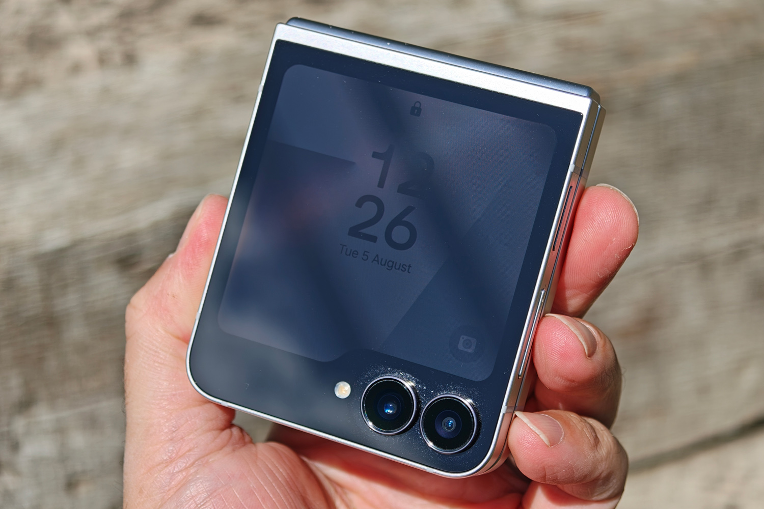 Samsung Galaxy Z Flip 7 FE in hand