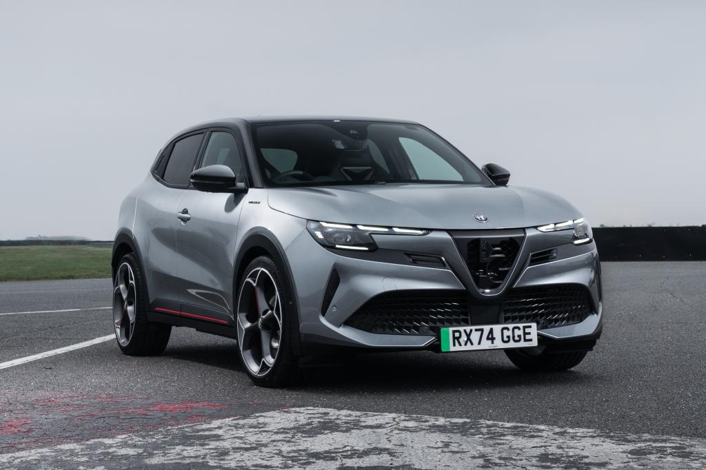 Alfa Romeo Junior on road