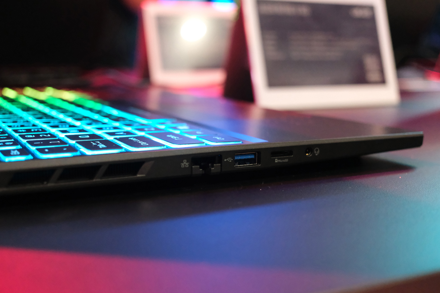 Acer Nitro V 16S Intel IFA 2025 ports left