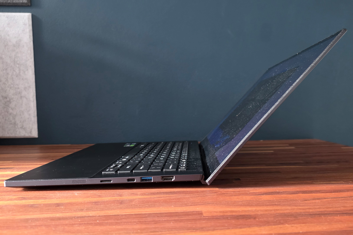 Acer Predator Triton 14 AI review hinge