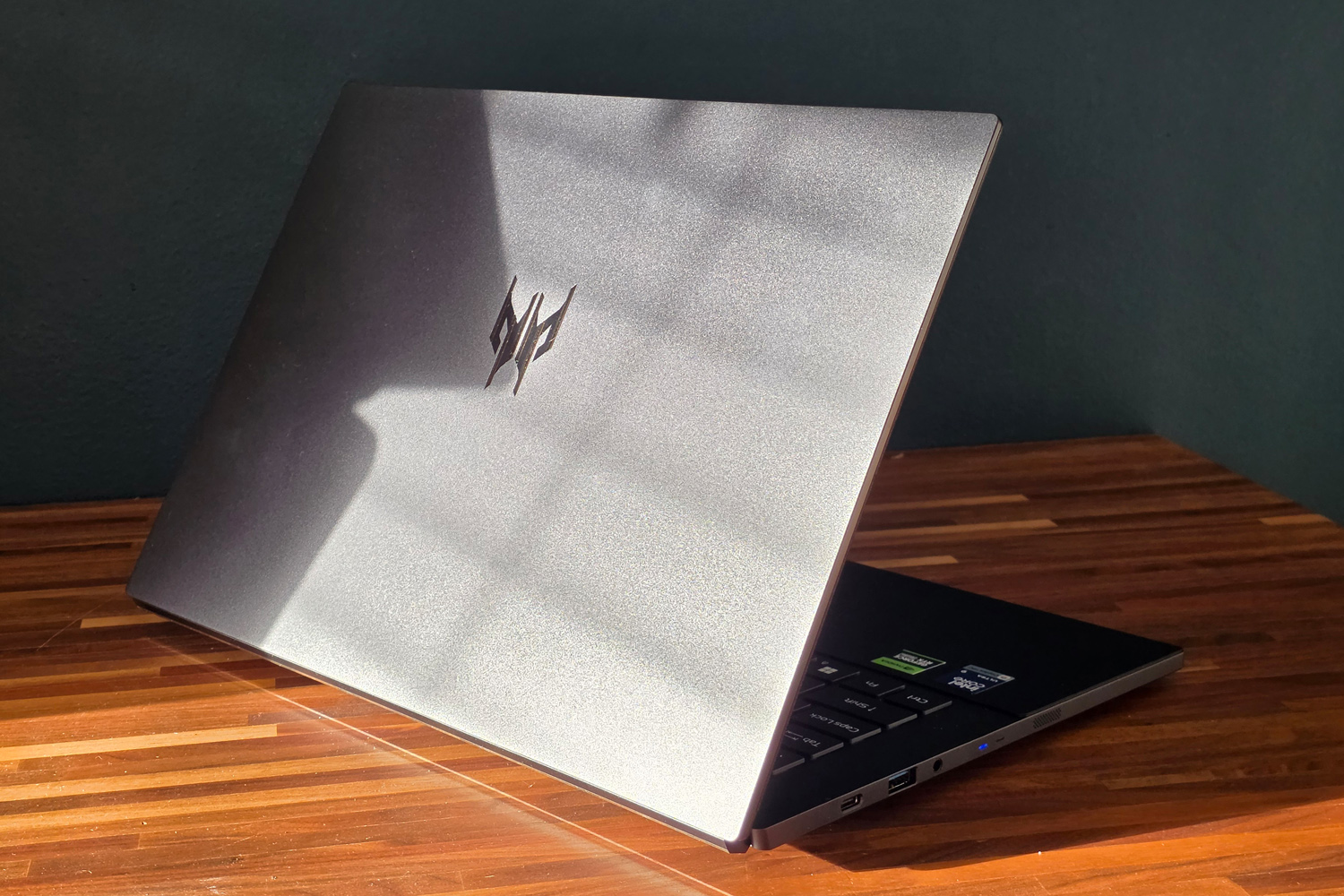 Acer Predator Triton 14 AI review lid