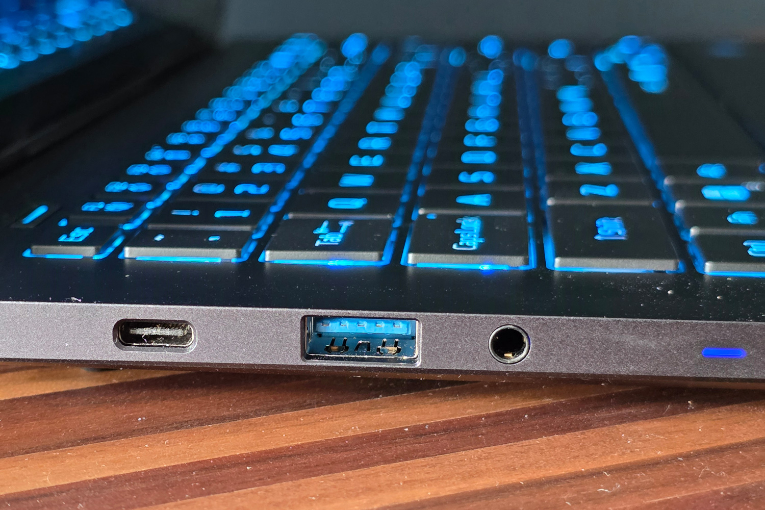Acer Predator Triton 14 AI review ports left