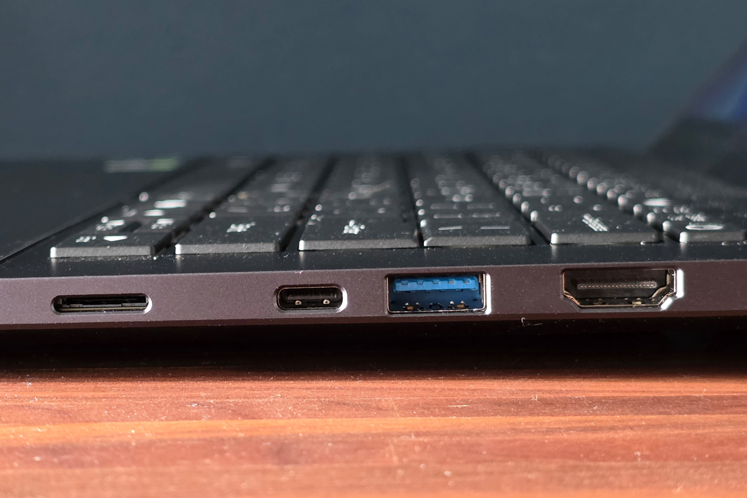 Acer Predator Triton 14 AI review ports right