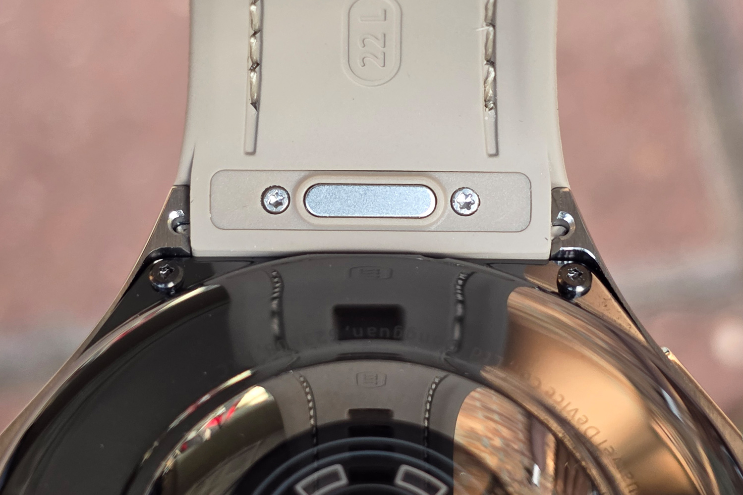 Huawei Watch GT 6 Pro reviw lugs