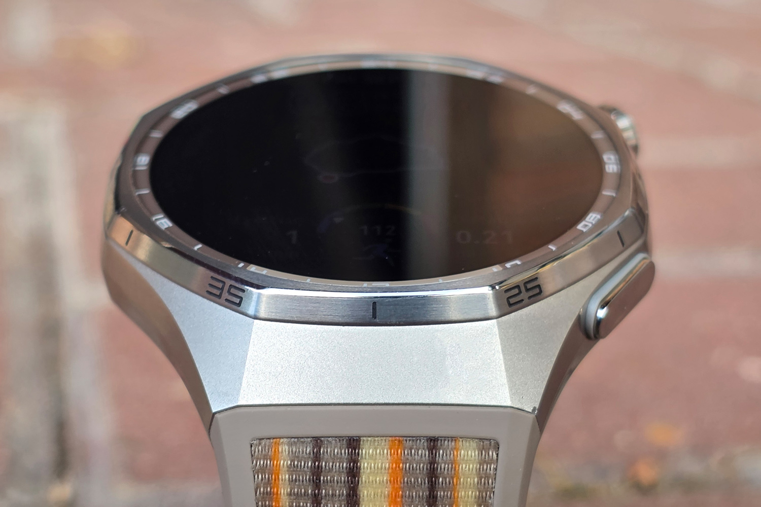 Huawei Watch GT 6 Pro reviw outer bezel