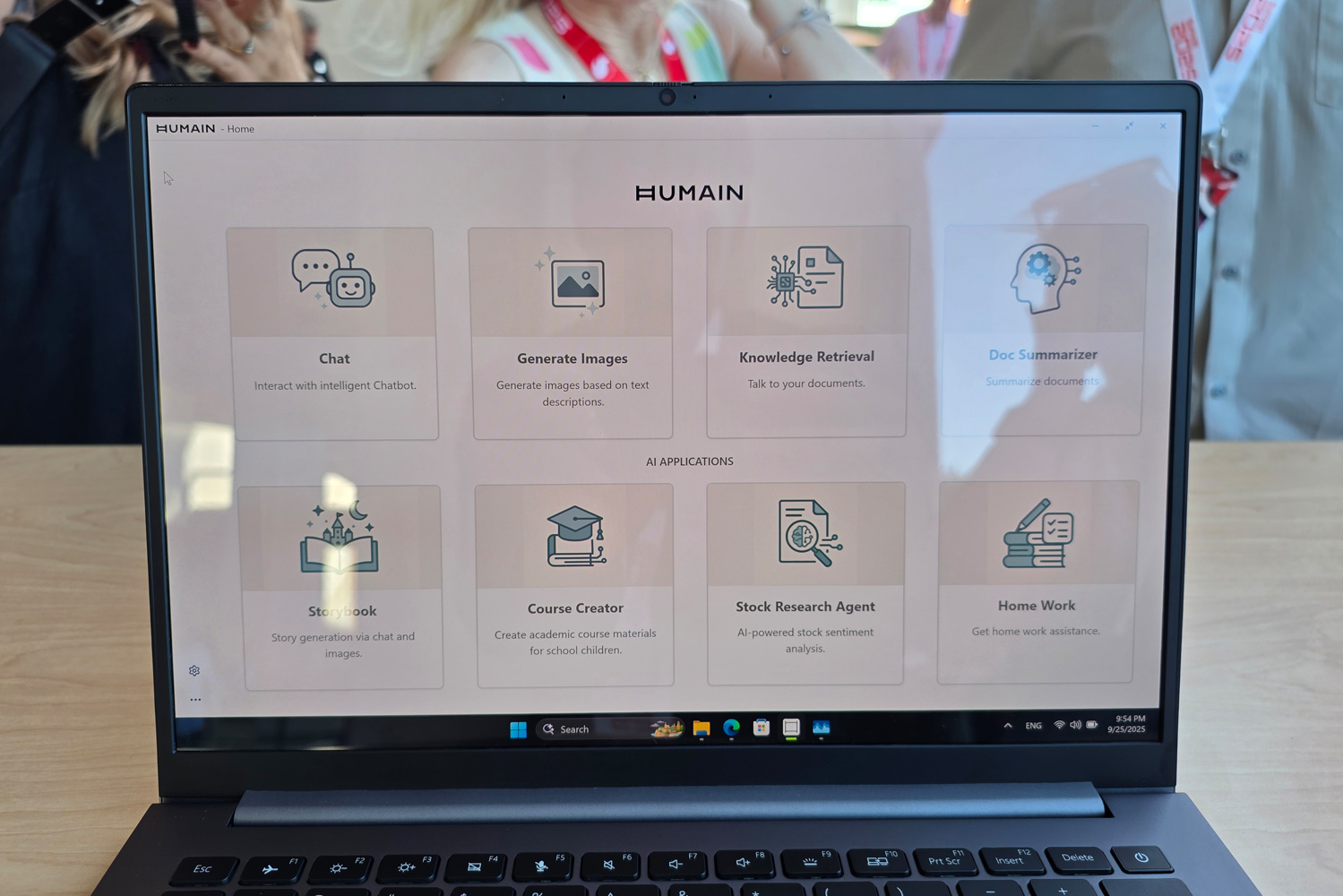 Humain Horizon Pro laptop home