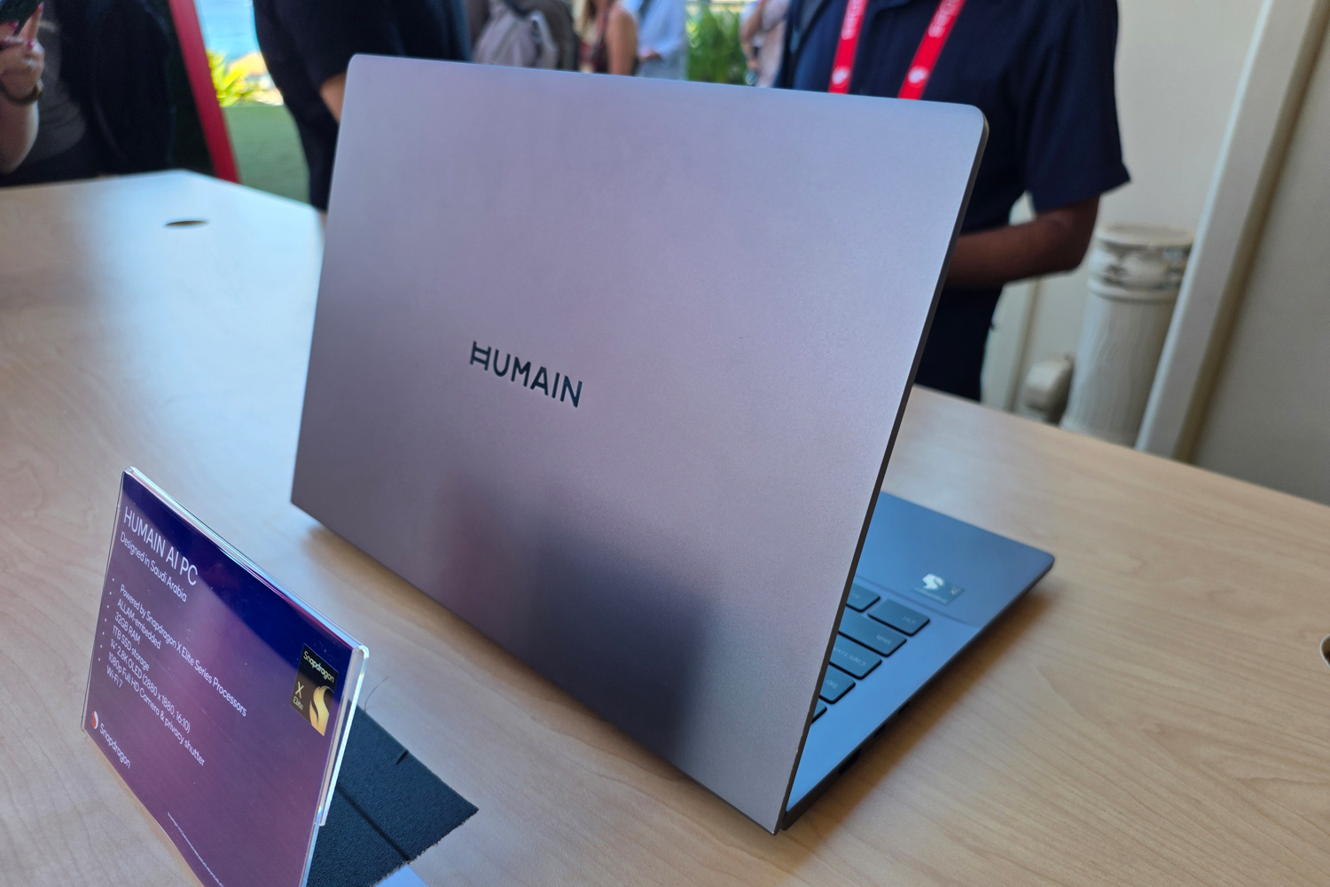 Humain Horizon Pro laptop lid