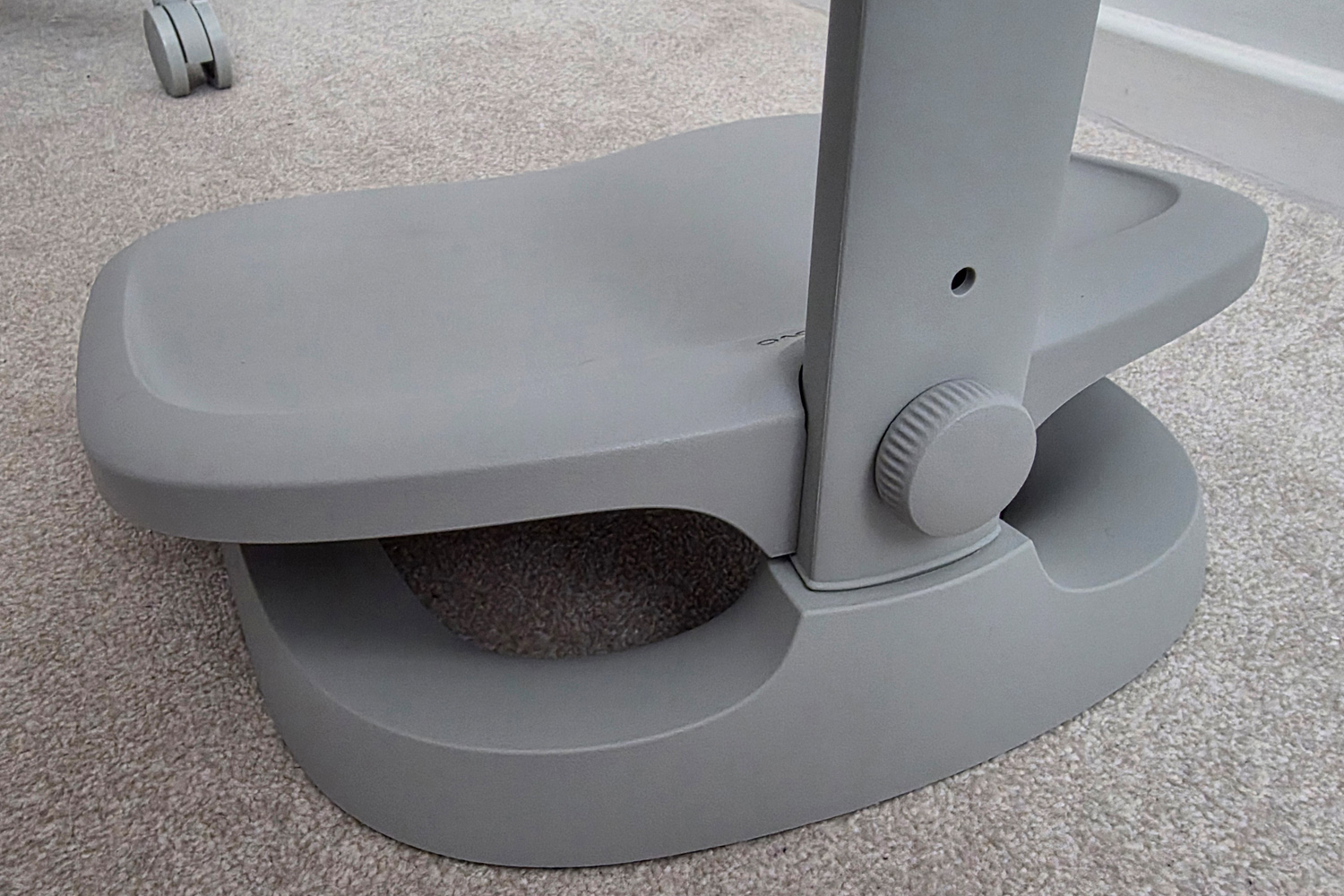 LiberNovo Omni chair review footrest adjustment