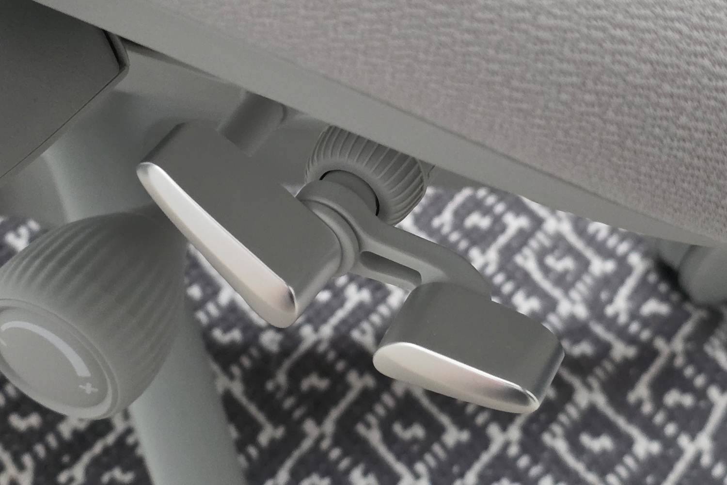 LiberNovo Omni chair review recline controls