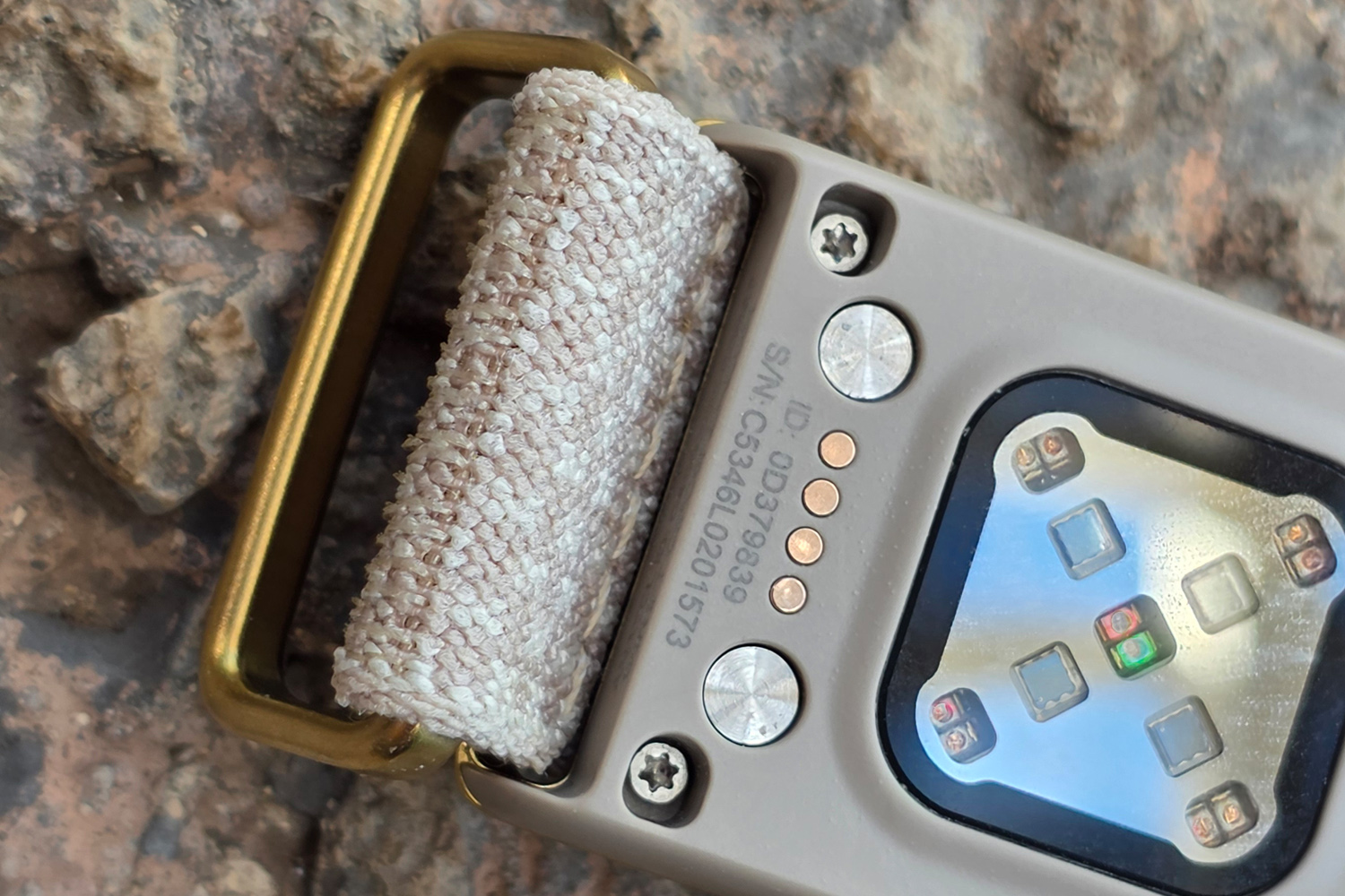 Polar Loop review battery terminals