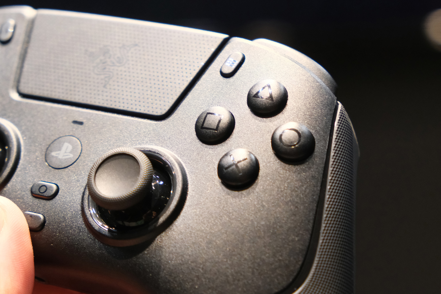Razer Raiju V3 Pro handson face buttons
