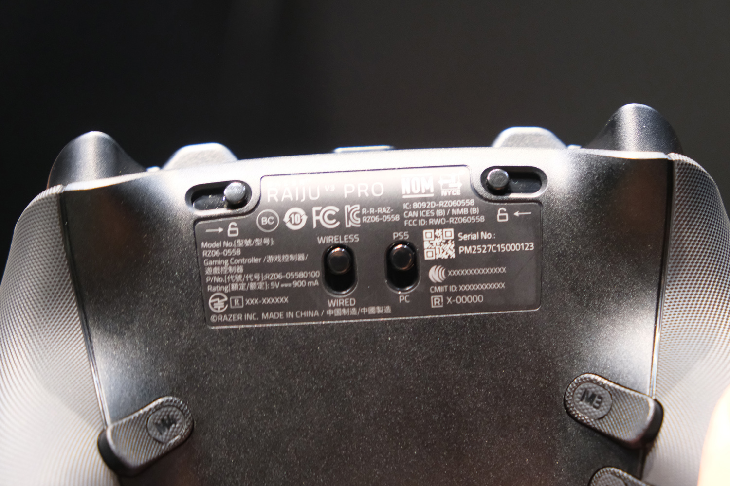 Razer Raiju V3 Pro handson rear switches