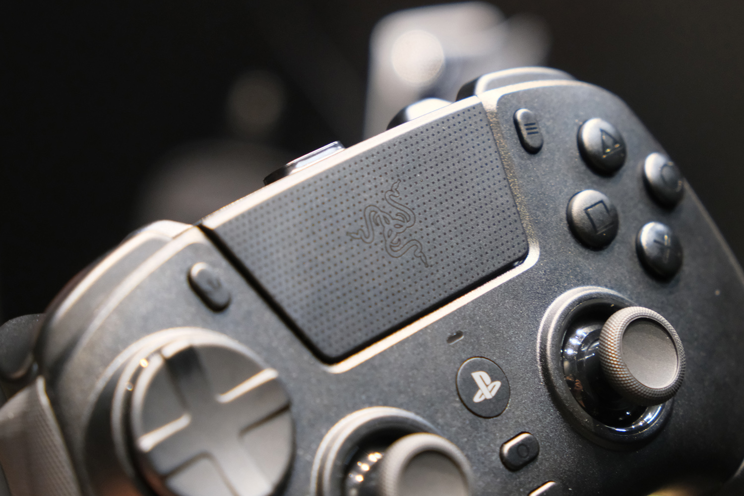 Razer Raiju V3 Pro handson touchpad