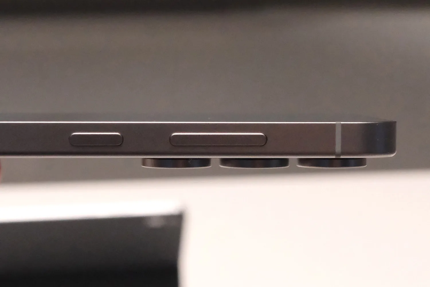 Samsung Galaxy S25 FE IFA 2025 side profile