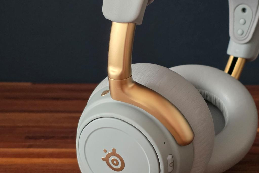 Steelseries Arctis Nova Elite review aluminium hangars