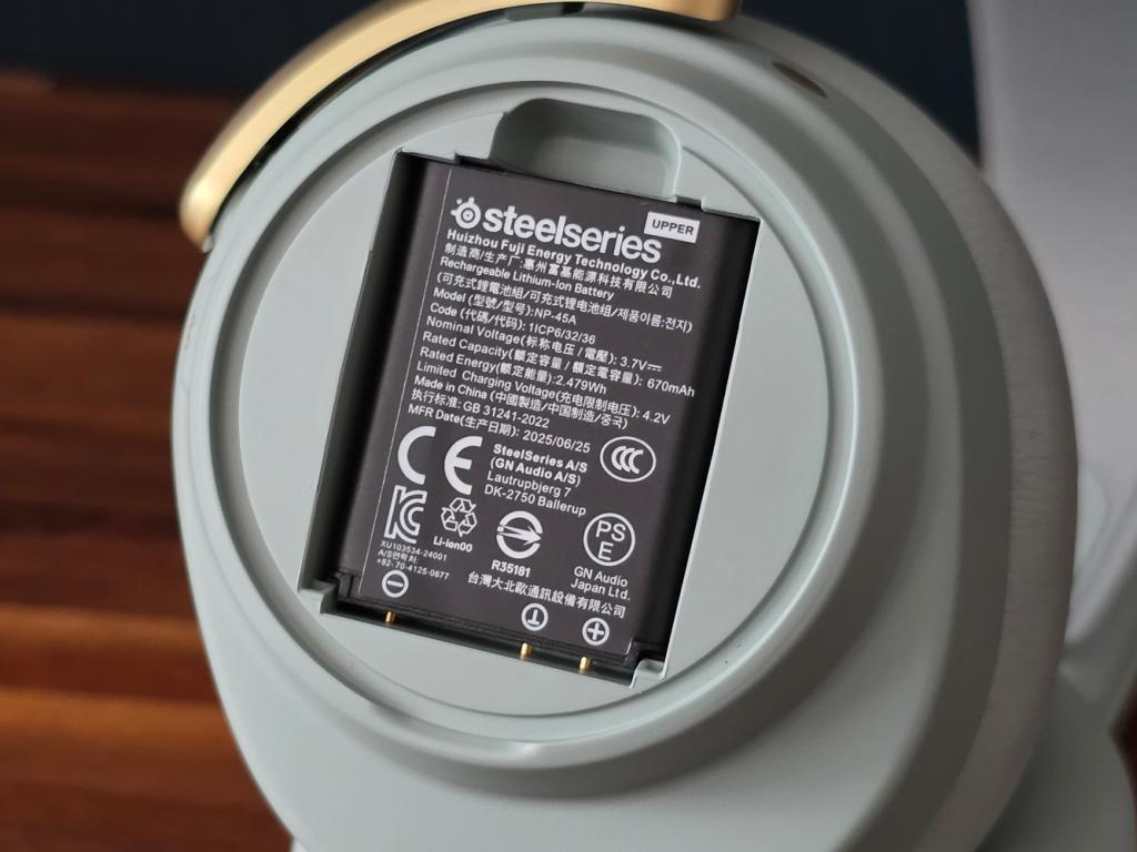 Steelseries Arctis Nova Elite review battery