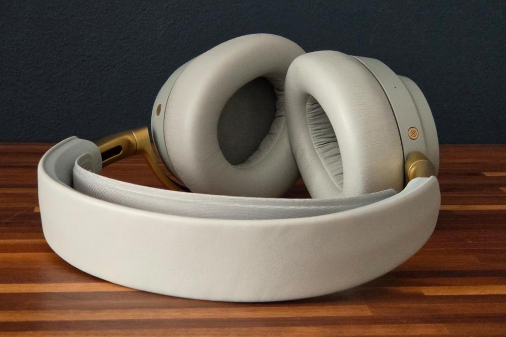 Steelseries Arctis Nova Elite review headband