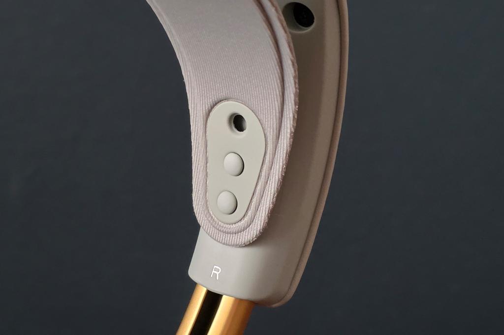 Steelseries Arctis Nova Elite review suspension band adjust
