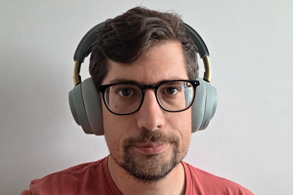 Steelseries Arctis Nova Elite review wearing front