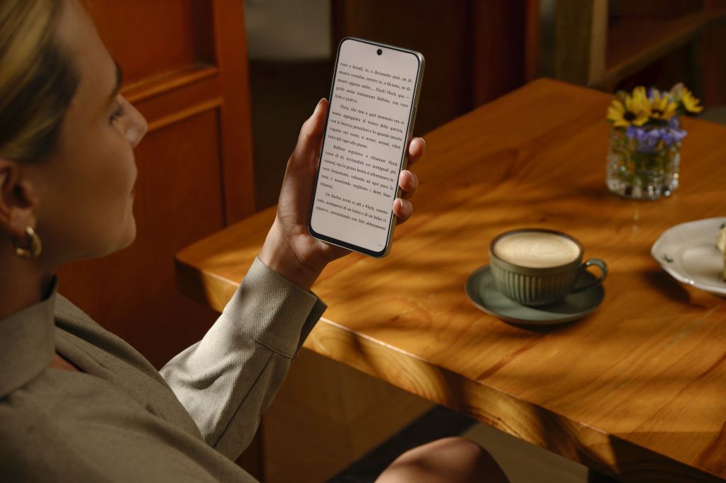 Reading on the TCL NxtPaper 60 Ultra