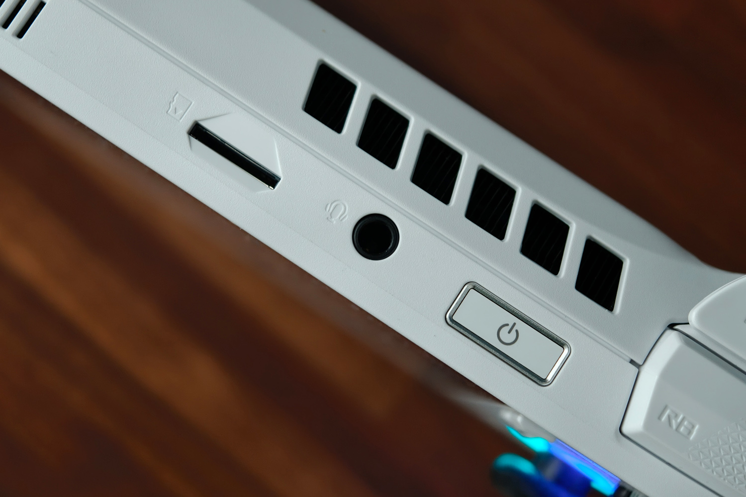 Asus Xbox ROG Ally review microSD