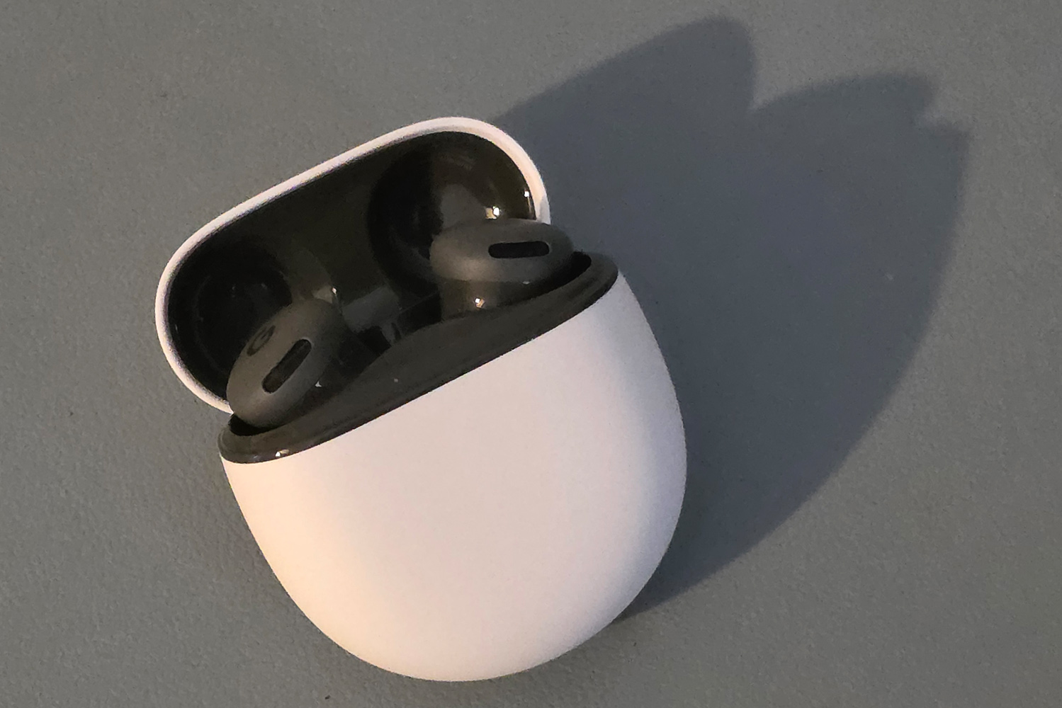 Google Pixel Buds 2a review design