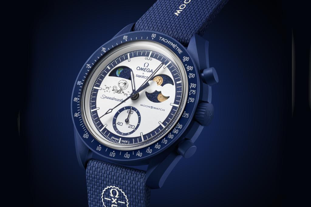 MoonSwatch Hunter Moon on dark blue background