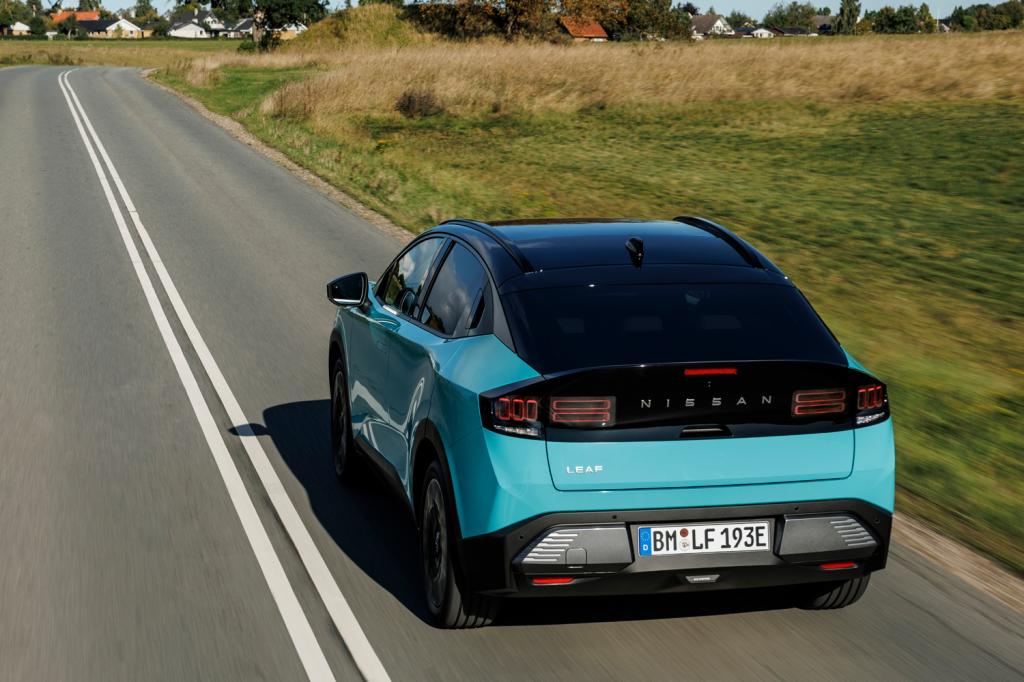 Nissan Leaf 2025 drive tracking rear