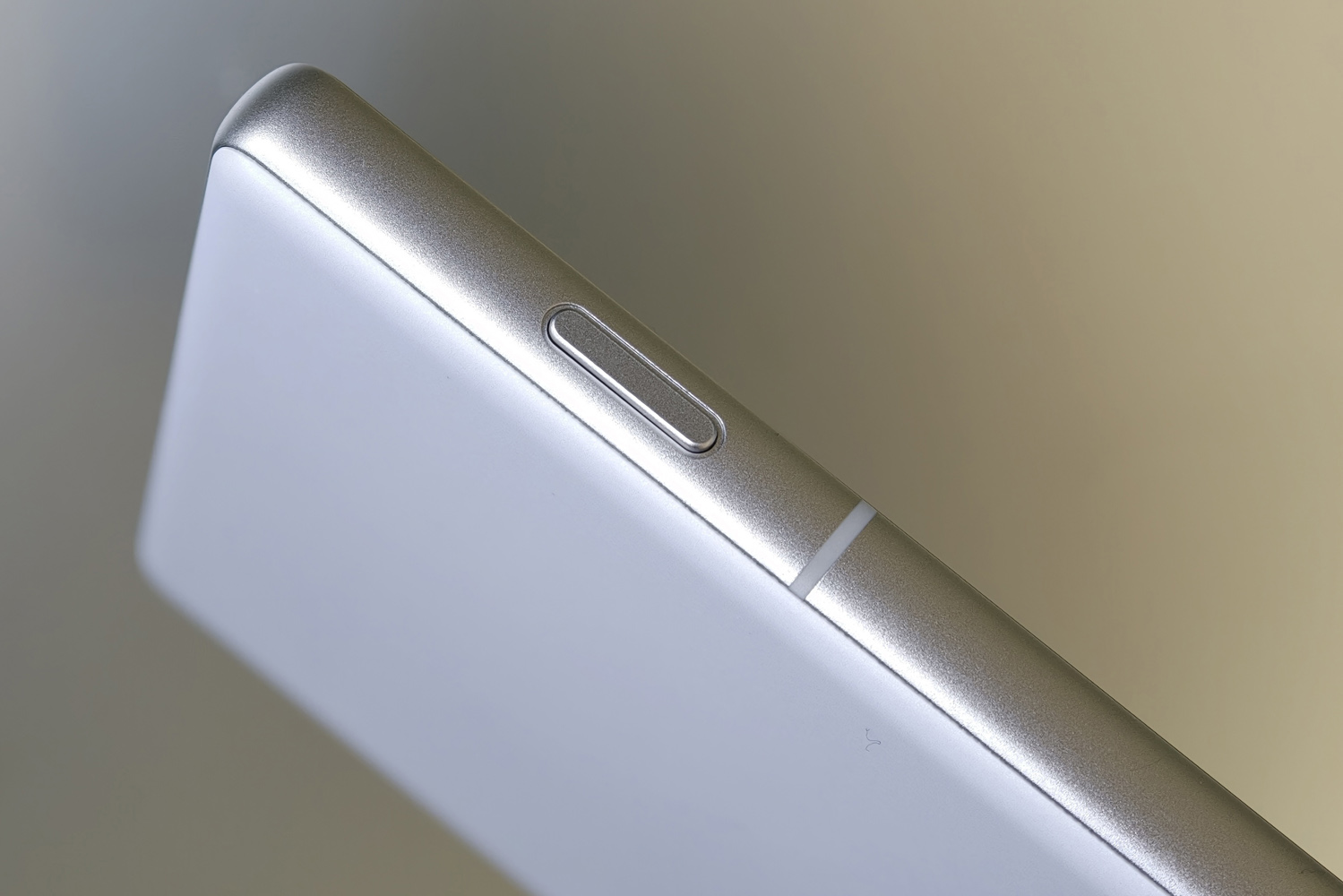 Nubia Z80 Ultra review camera button