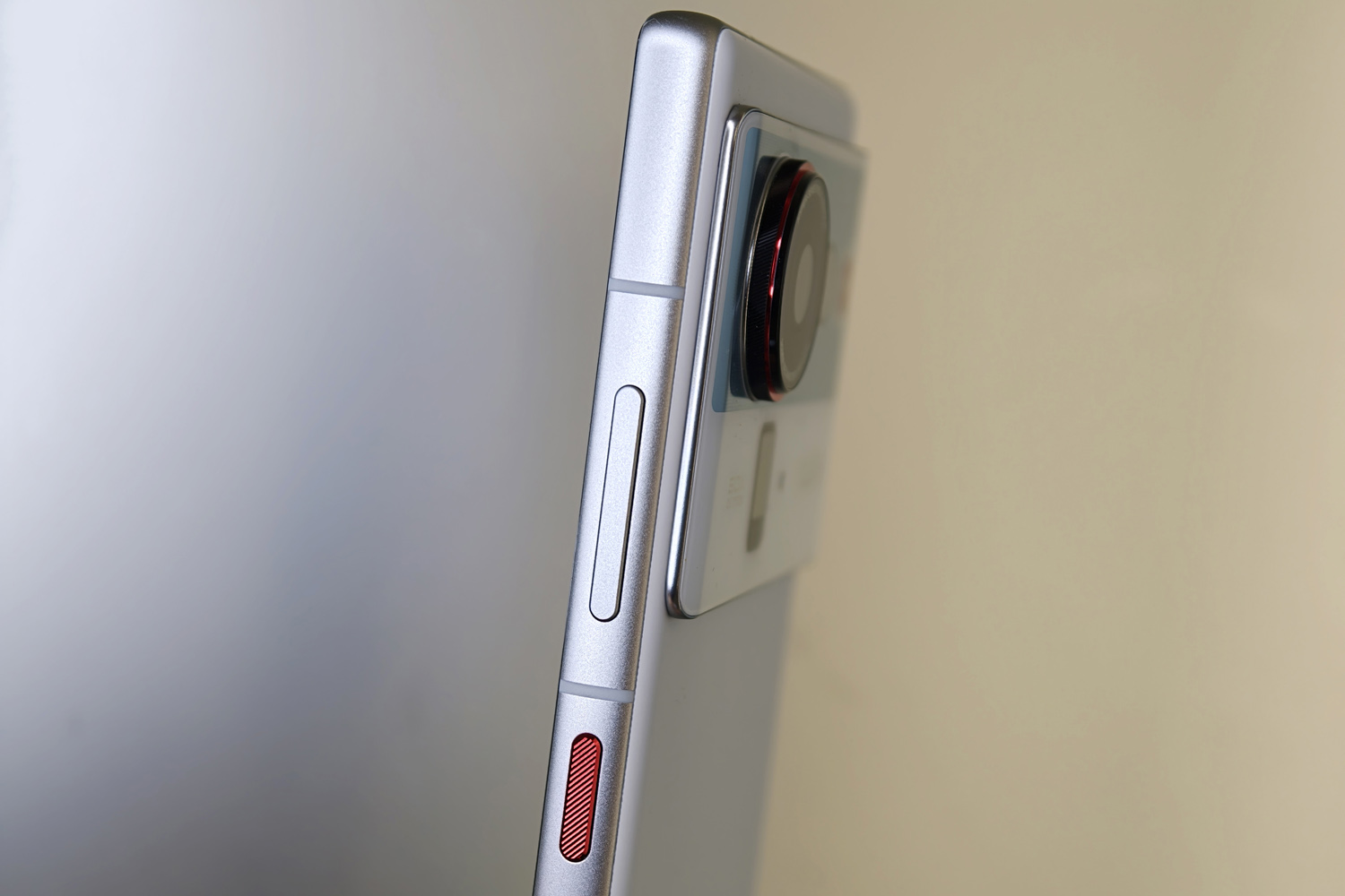 Nubia Z80 Ultra review power button