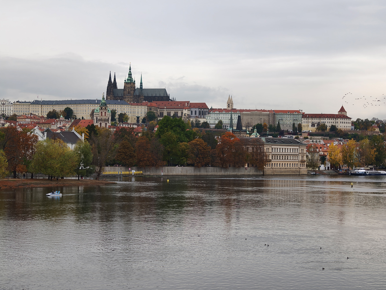 Oppo Find X9 Pro camera samples - prague river 3x